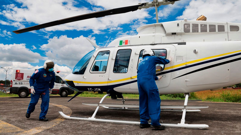 Michoacán envía 2 ambulancias aéreas a Guerrero  