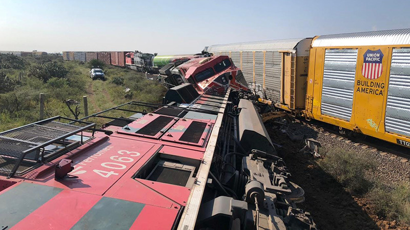 Trenes chocan de frente en Fresnillo, Zacatecas; los dos maquinistas murieron 