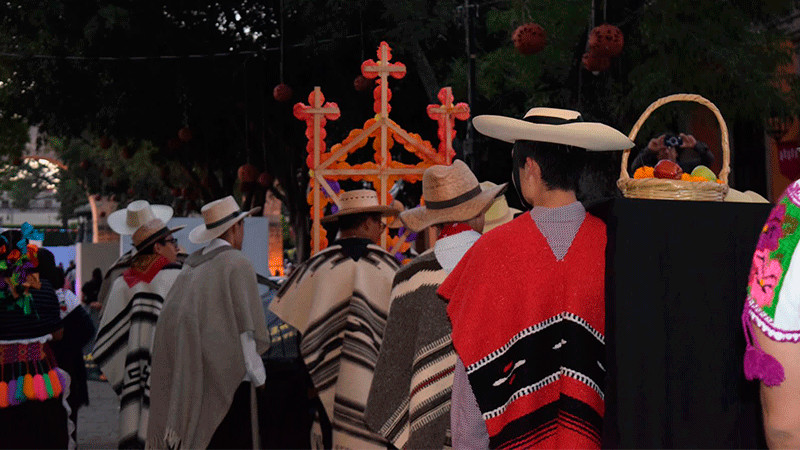 Procesión Purépecha fomenta cultura de la festividad de Día de Muertos