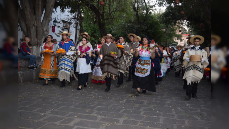 Procesión Purépecha fomenta cultura de la festividad de Día de Muertos