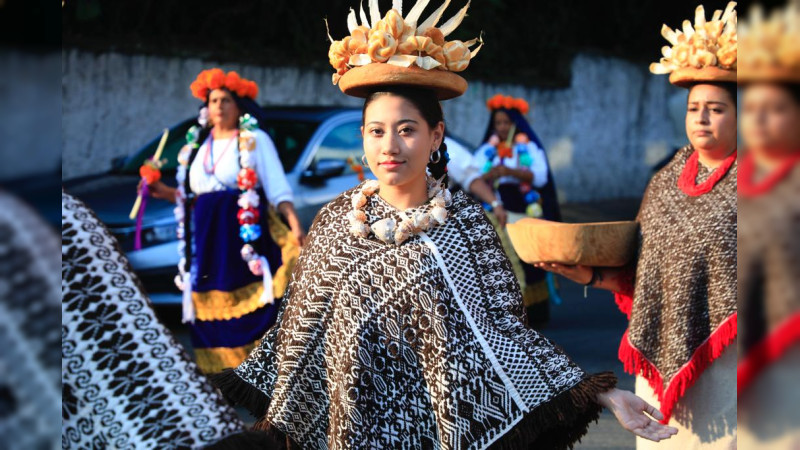 Más de 10 mil piezas se repartieron en la tradicional degustación de pan de muerto en Uruapan