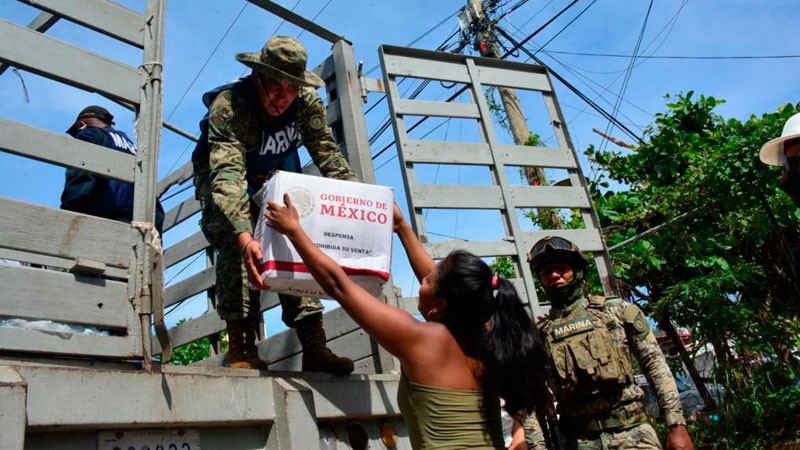 Sedena confirma entrega de 34 mil despensas y 83 mil litros de agua a población de Acapulco 