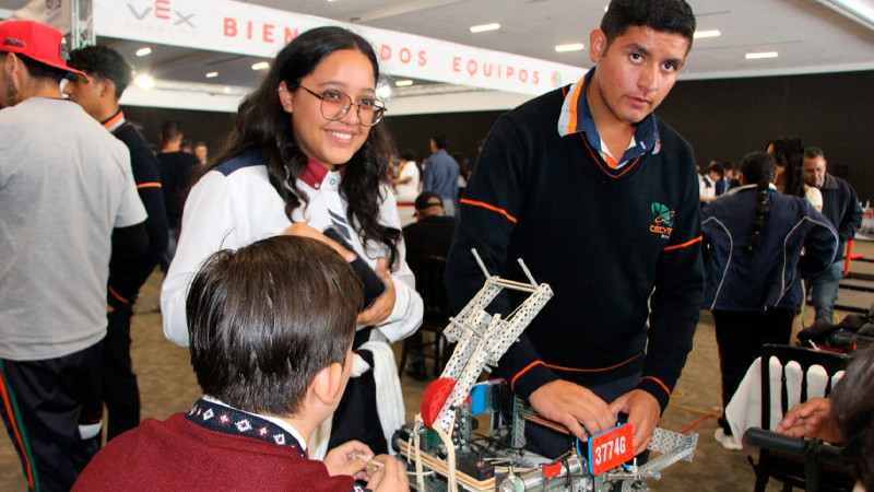 Inicia Cecytem competencias estatales de robótica 