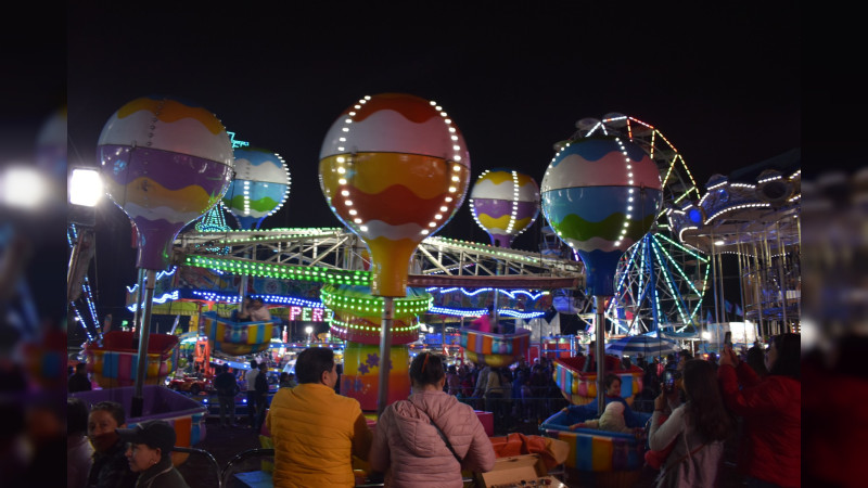 Ciudahidalguenses disfrutan grupos musicales en el marco de la Feria de Todos los Santos 