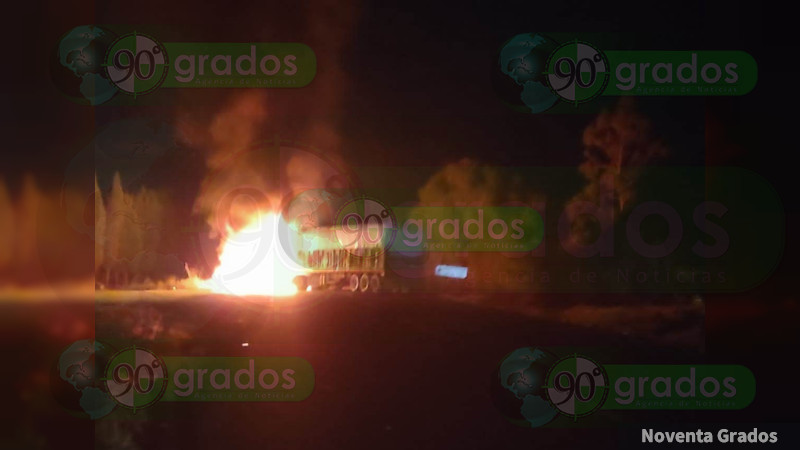 Intensas balaceras y quemas en Michoacán, la noche del lunes 