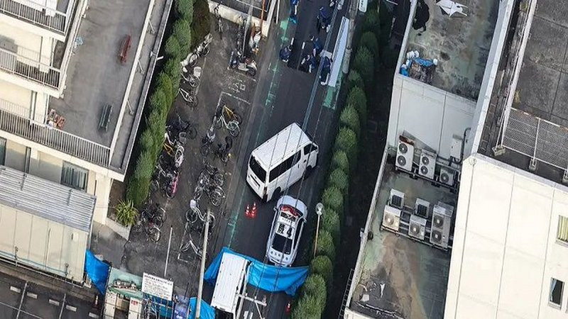 Adulto mayor provoca caos en hospital de Tokio al accionar arma de fuego; hay dos heridos 