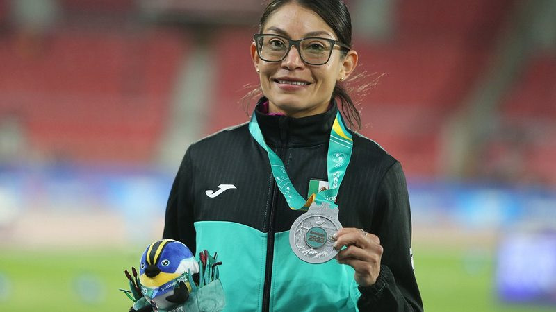 Laura Galván se lleva medalla de plata en 10 mil metros planos en los Panamericanos 2023 