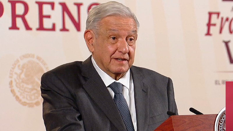 López Obrador sale de Palacio Nacional rumbo a Acapulco 