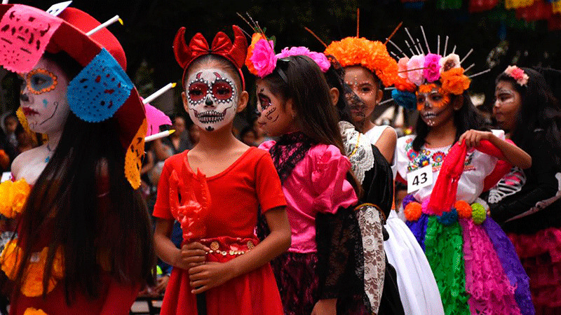 Realizan muestra pedagógica alusiva a Día de Muertos en Peñamiller, Querétaro