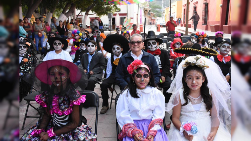 Realizan muestra pedagógica alusiva a Día de Muertos en Peñamiller, Querétaro