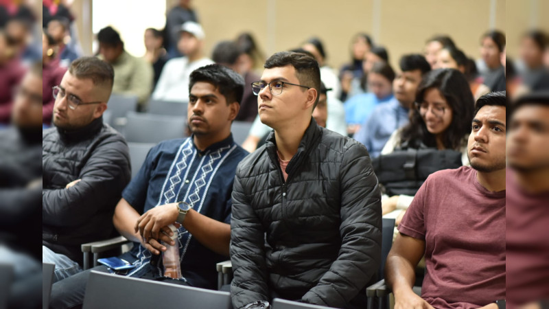 Oferta educativa debe ser atractiva para el mercado laboral, pero también con valores: UMSNH