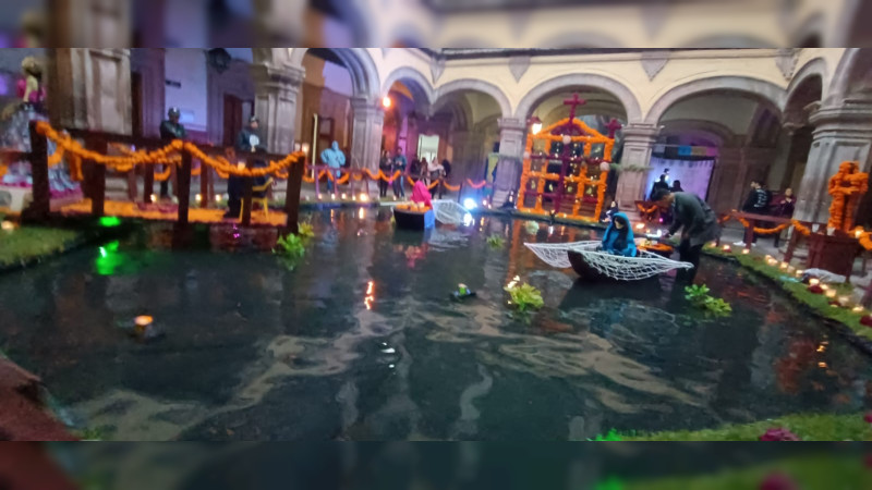 Michoacán: patios y pasillos del antiguo Palacio de Justicia se visten con ofrendas por el Día de Muertos 