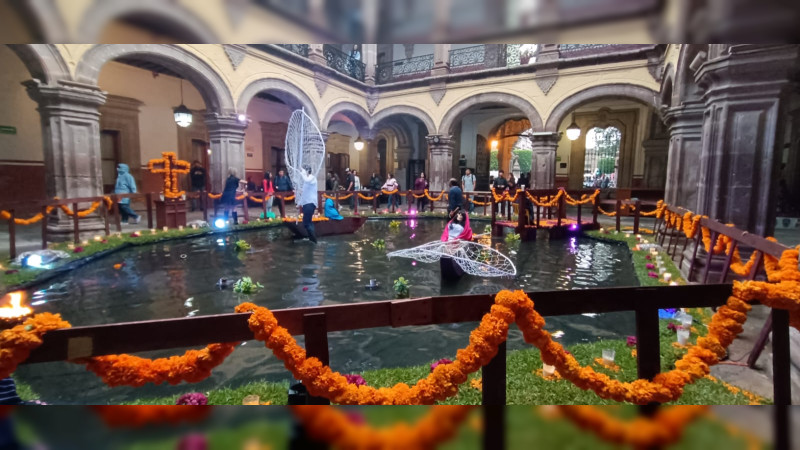 Michoacán: patios y pasillos del antiguo Palacio de Justicia se visten con ofrendas por el Día de Muertos 