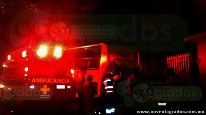 Taxista queda prensado tras choque en Uruapan, Michoacán - Foto 5 