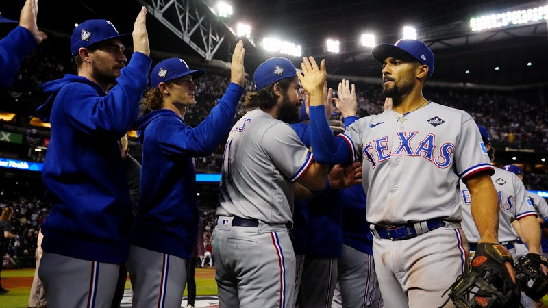 Texas Rangers saborea su primera Serie Mundial; están a un triunfo de conseguirla 