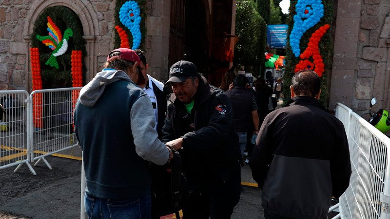 Visitantes elogian organización en Panteón Municipal por Día de Muertos