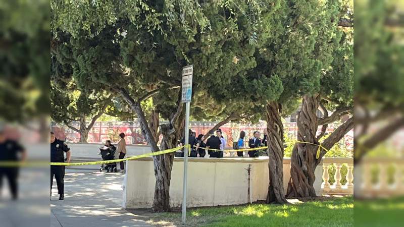 Apuñalan a tres estudiantes de secundaria en Los Ángeles, California: El atacante, a la fuga 