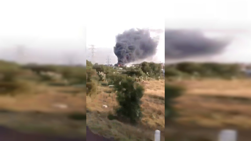 Incendio registrado en Acolman, Estado de México, consume fábrica 