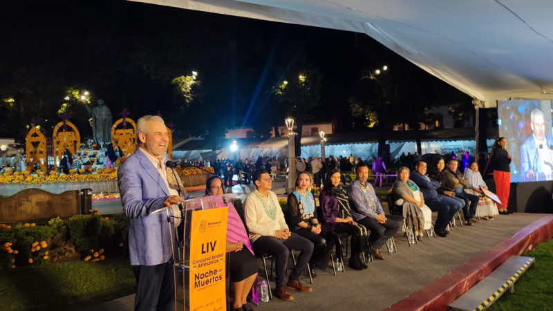 Concursos artesanales preservan calidad en las piezas, consideró Bedolla 