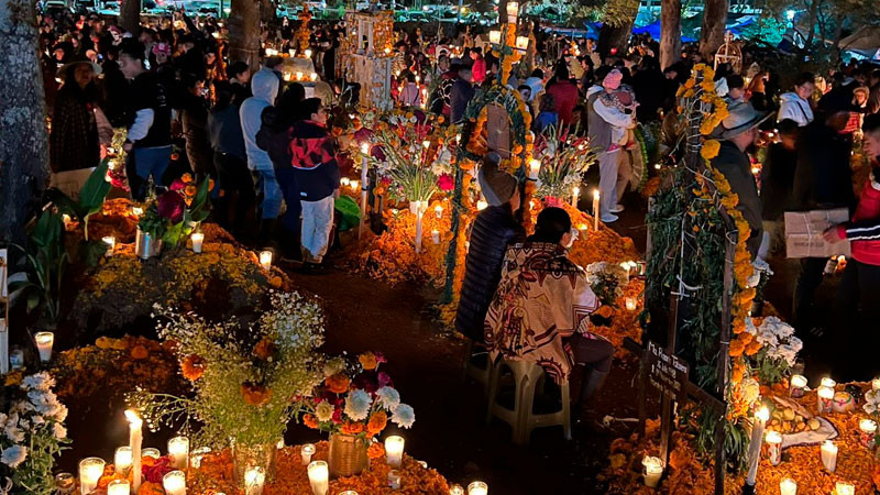 Gran celebración vivió Michoacán en su Noche de Muertos 