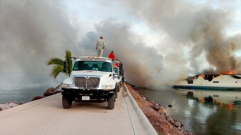 Incendio en Marina Palmira en La Paz, deja al menos 10 embarcaciones dañadas 