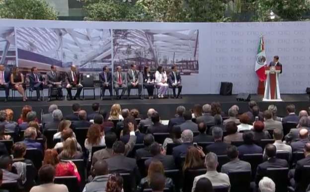 Acude EPN a inauguración de mega centro comercial en el Estado de México - Foto 0 