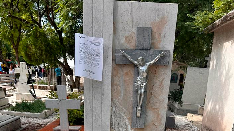 En Querétaro, colocan 4 mil avisos de exhumación 