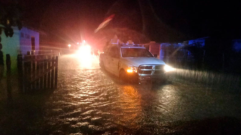 Evacuan comunidad en Tabasco por lluvias provocadas por el Frente Frío 8 