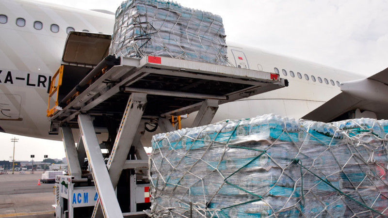 Gobierno de México envía en avión 48 toneladas de víveres para damnificados de huracán "Otis" 