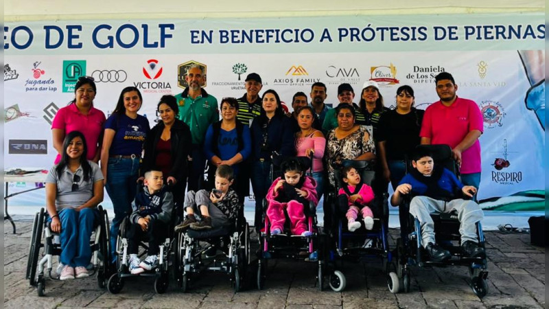 Niños del CRIU Uruapan fueron beneficiados con sillas de ruedas tipo  PCI