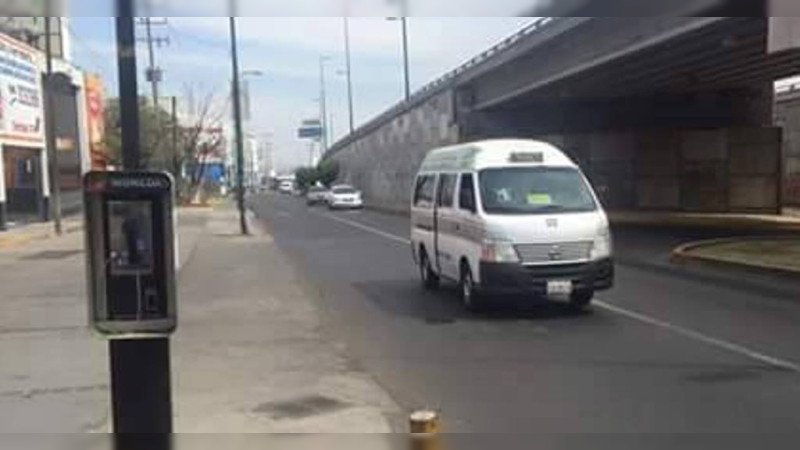 Frustran asalto a pasajeros de combi en Morelia, Michoacán, y capturan a tres sujetos: Los vinculan con más delitos 