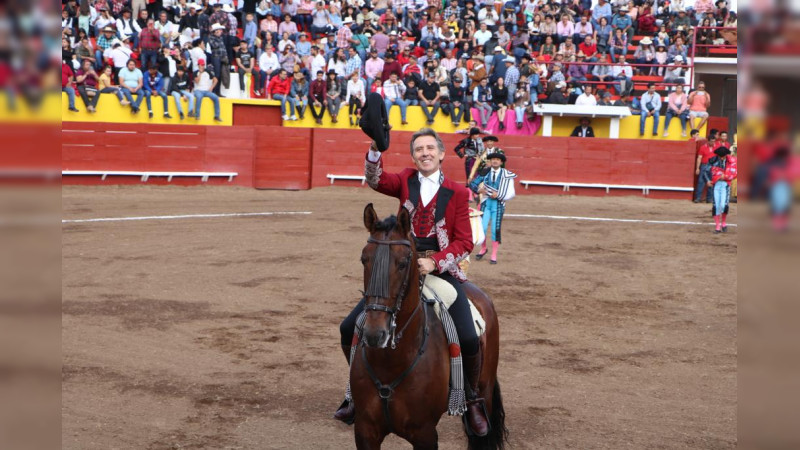 Juan Pablo Llaguno, triunfador de la corrida de toros llevada a cabo en la Plaza de Toros el Relicario, en Cd Hidalgo