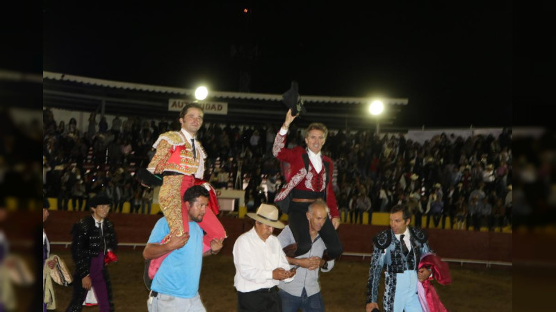 Juan Pablo Llaguno, triunfador de la corrida de toros llevada a cabo en la Plaza de Toros el Relicario, en Cd Hidalgo