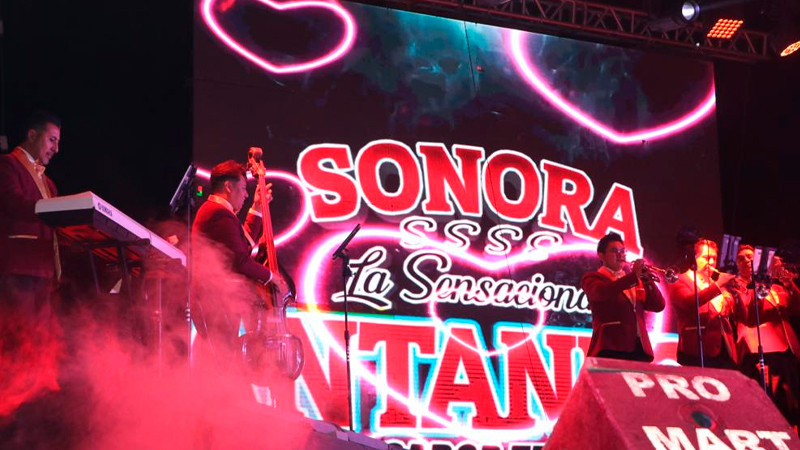 Con gran éxito se presentó la Sensacional Sonora Santanera en el foro de Espectáculos de la Feria de Cd. Hidalgo