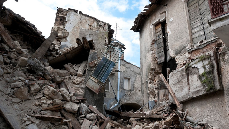 Aumenta a 157 cifra de fallecidos tras sismo en Nepal 