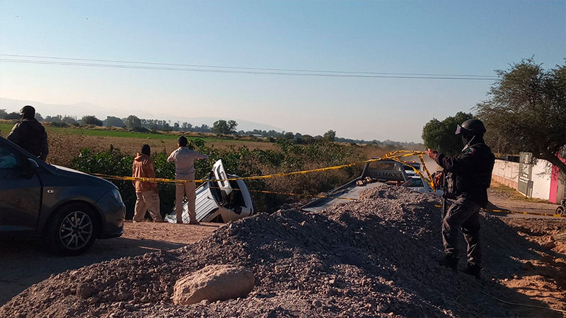 Auto vuelca en la comunidad San Juan de la Vega en Celaya, Guanajuato; hay dos muertos 