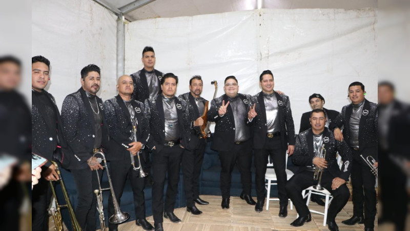 Los Ciudadhidalguenses bailaron y cantaron a ritmo de la música de Pequeños Musical en el Foro de Espectáculos de la Feria de todos los Santos