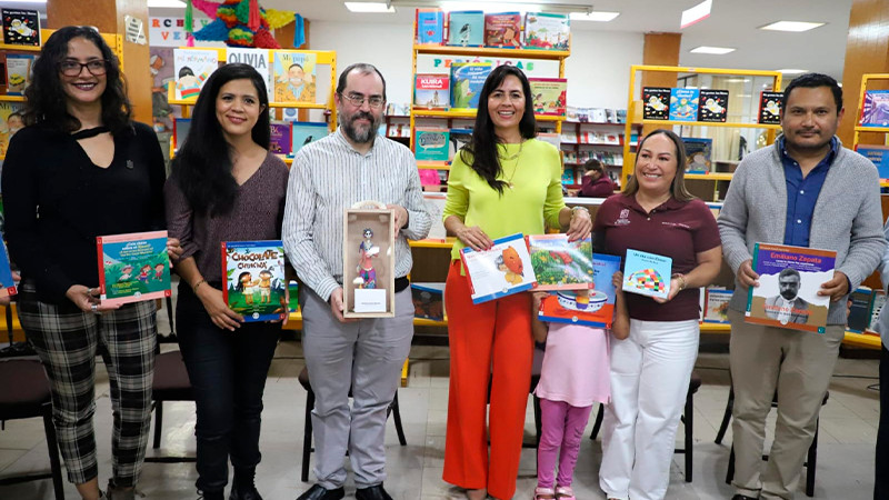 SEE y SEP llevan material bilingüe a 89 bibliotecas de Michoacán 