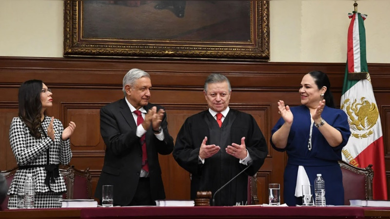 Presenta ministro Arturo Zaldívar a AMLO su renuncia a la Suprema Corte: Buscaría un cargo por Morena y acusan que viola la Constitución 