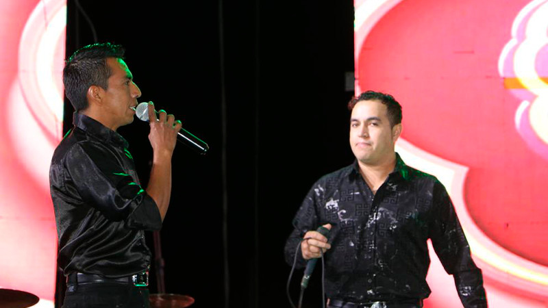 El Rey de Mil Coronas, Lalo Mora, se presento en el Foro de Espectáculos de la Feria de Todos los Santos en CD. Hidalgo