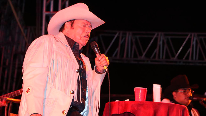 El Rey de Mil Coronas, Lalo Mora, se presento en el Foro de Espectáculos de la Feria de Todos los Santos en CD. Hidalgo