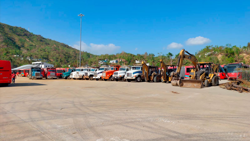 Envía Michoacán más maquinaria pesada y 10 camiones de volteo a Guerrero: Segob 