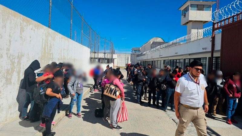 Rescatan 123 migrantes en San Luis Potosí; estaban encerradas en caja de un tráiler 