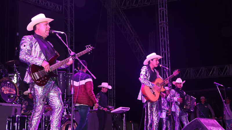 Se presenta la agrupación musical Conjunto Primavera en la Feria de Todos los Santos, Ciudad Hidalgo 