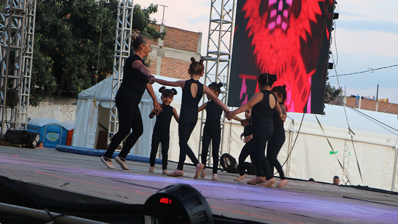 El Grupo KING DOMS de la Preparatoria Taximaroa, gana concurso "Exprésalo Bailando" en Ciudad Hidalgo