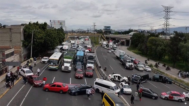 Padres de familia bloquean la autopista México-Pachuca; denuncian abuso sexual a menores en kínder  