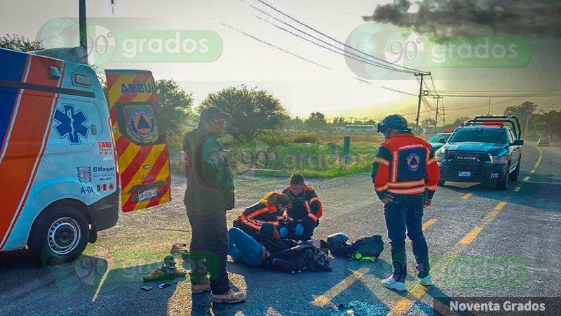 Cae de su moto en la carretera a Chichimequillas en El Marqués, Querétaro 