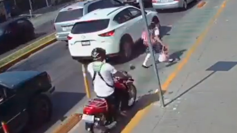 Motociclista que circulaba por ciclovía en León atropella a menor; se da la fuga  