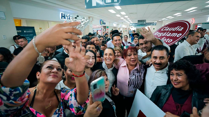 En su camino rumbo a Durango, Claudia Sheinbaum es recibida entre música y porras 