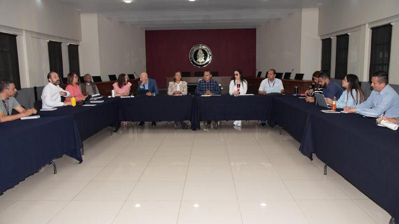Regidores y secretarios de Uruapan revisan artículos del Reglamento de Justicia Cívica 